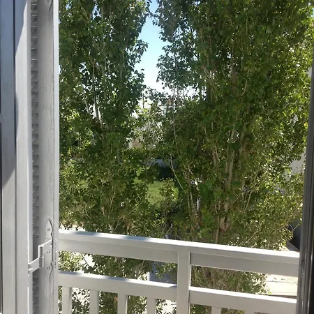 アパート Depis & *